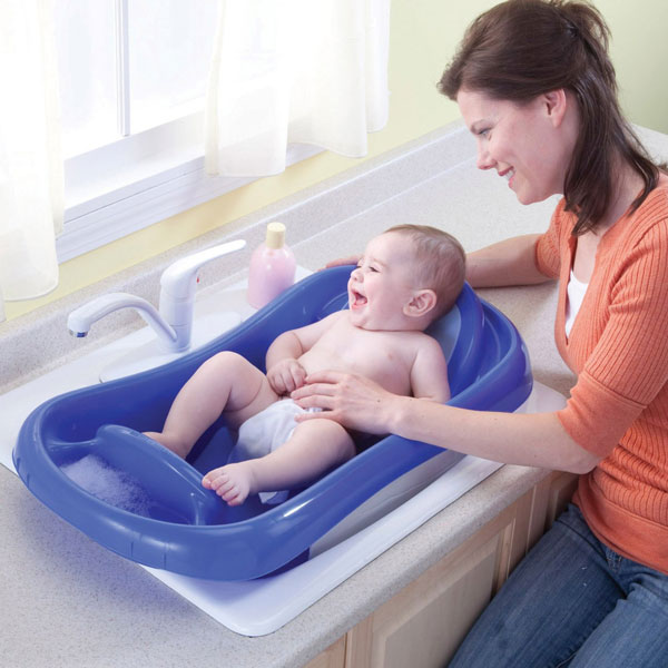 baby-bath حمام کردن نوزاد