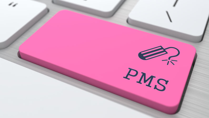 چه زمانی در بیماری PMS باید باید به پزشک مراجعه کرد؟