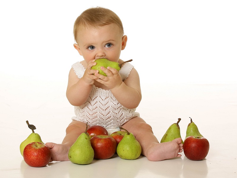شروع تغذیه نوزادان از میوه