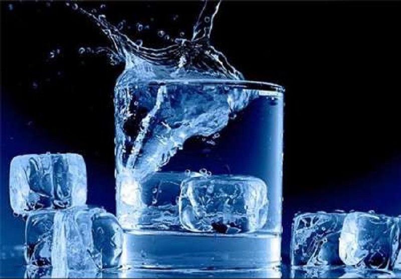 نوشیدن آب یخ در زمان افطار